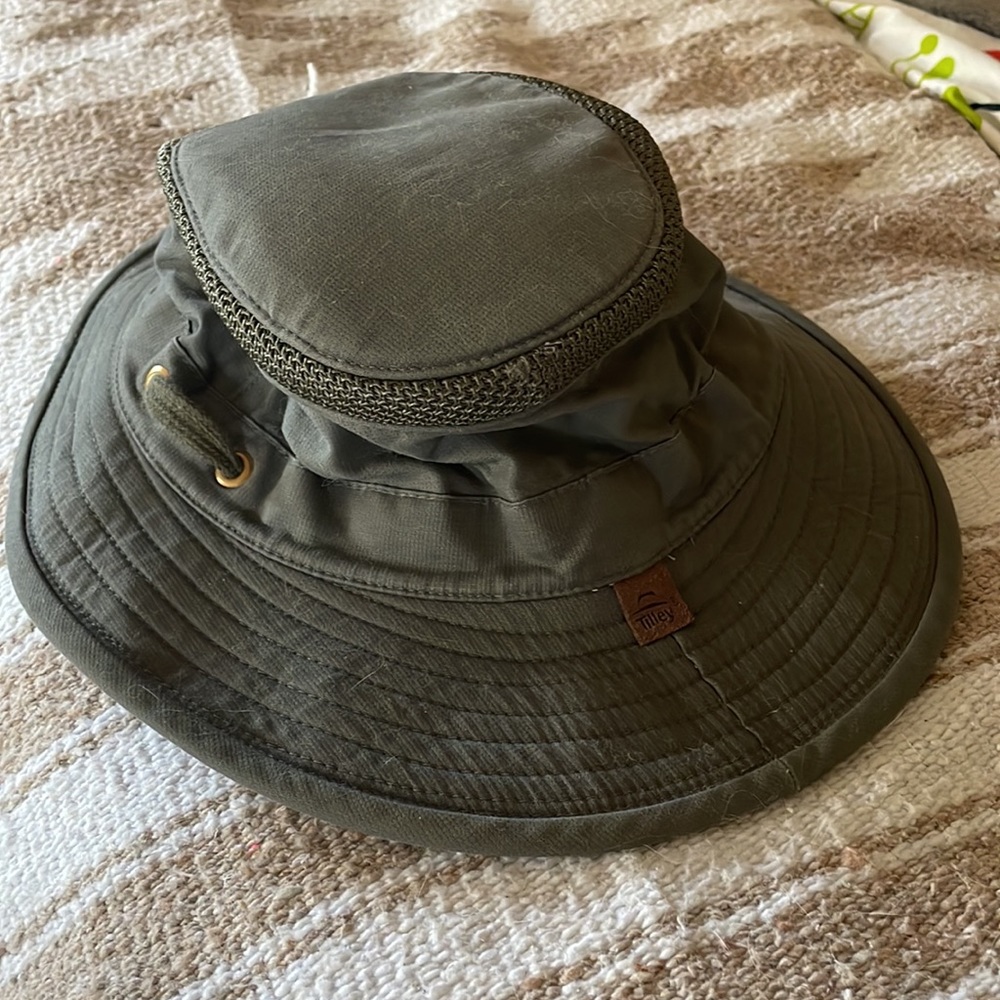 Olive Green Outdoor hat with SPF protection